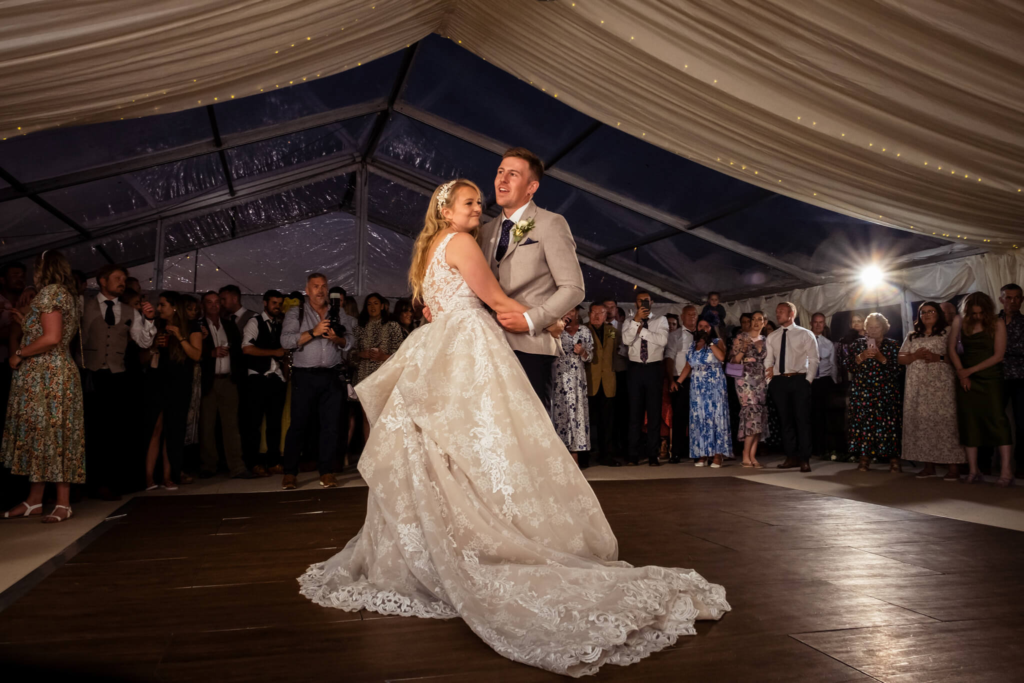 cheshire-bride-groom-first-dance-photo-ideas-stanbury